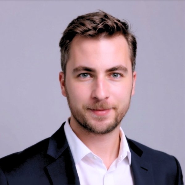 József Dénes Molnár